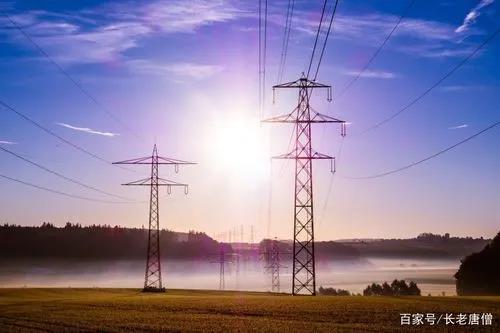  高壓線沒有外絕緣護套，下雨天能防漏電嗎？