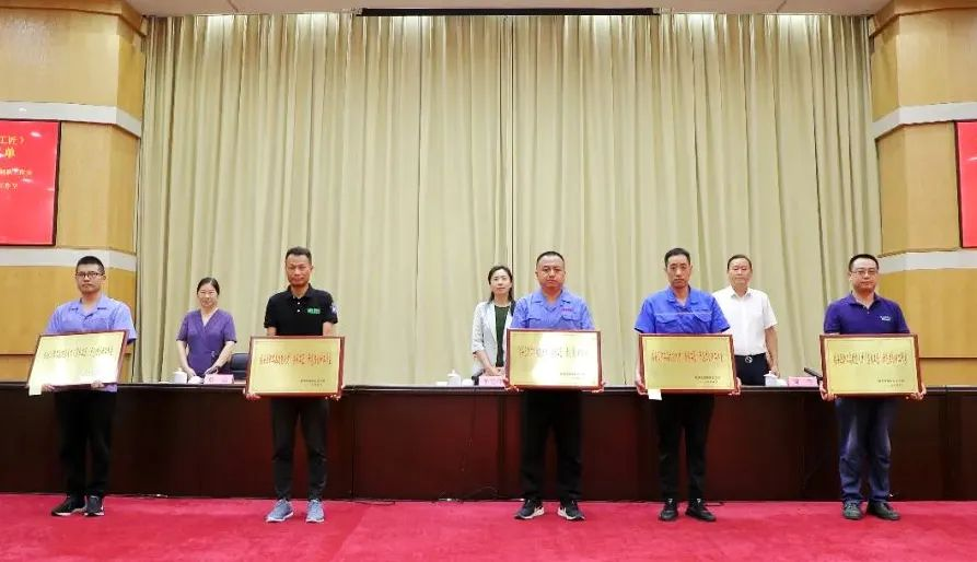 燈塔式人物丨技能大師郎冠軍，照亮萬(wàn)馬高壓事業(yè)